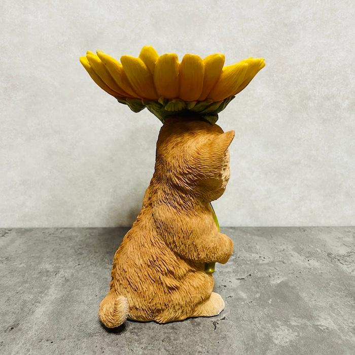 置物 猫 かわいい 動物 玄関 ひまわりのトレイを持つ茶トラ猫 高さ22.5