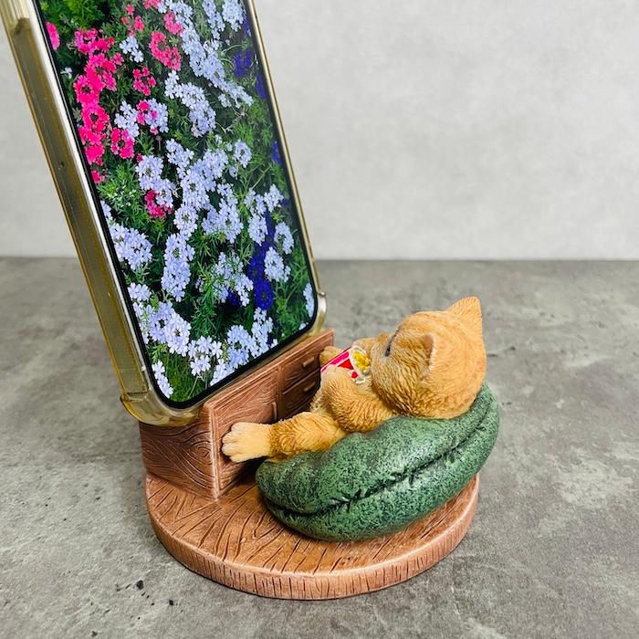 スマホスタンド 卓上 猫 おもしろ 動物 テレビを見る茶トラ猫 ネコ 置物 かわいい おしゃれ 写真立て スマホホルダー woobia ウービア |  | 02