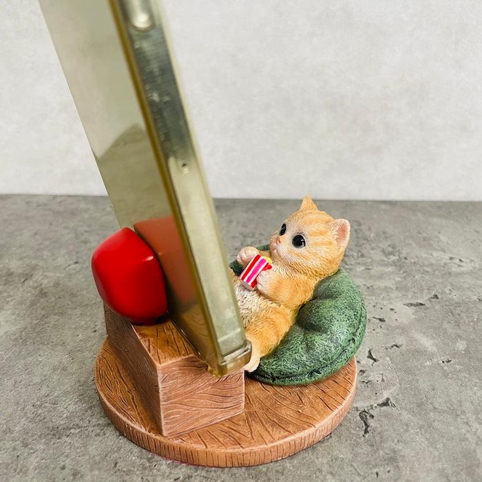 スマホスタンド 卓上 猫 おもしろ 動物 テレビを見る茶トラ猫 ネコ