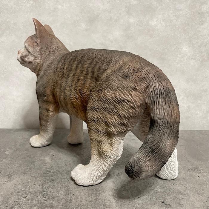 置物 猫 動物 かわいい 歩くサバトラ猫 大 ネコ 横幅32cm woobia