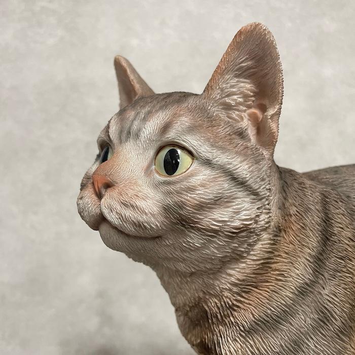 置物 猫 動物 かわいい 歩くサバトラ猫 大 ネコ 横幅32cm woobia