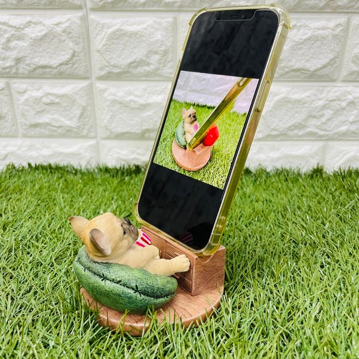 スマホスタンド 卓上 犬 おもしろ 動物 テレビを見るフレンチブルドッグ かわいい置物 おしゃれ スマホホルダー  woobia ウービア |  | 08