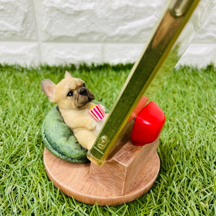 スマホスタンド 卓上 犬 おもしろ 動物 テレビを見るフレンチブルドッグ かわいい置物 おしゃれ スマホホルダー  woobia ウービア |  | 01