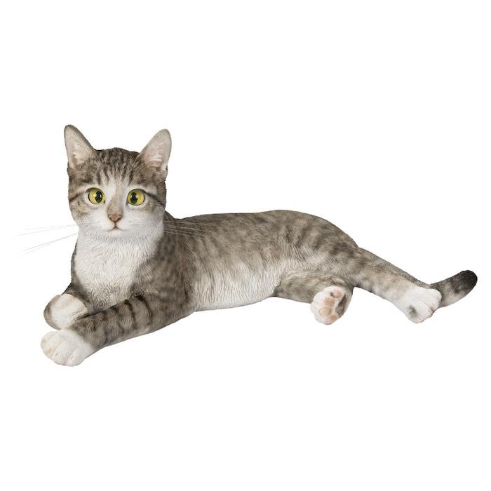 WOOBIA（ウービア） かわいい 置物 横たわるサバトラ猫 ネコ 高さ17cm