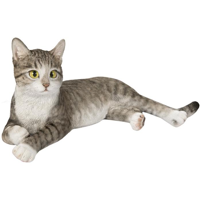 WOOBIA（ウービア） かわいい 置物 横たわるサバトラ猫 ネコ 高さ17cm