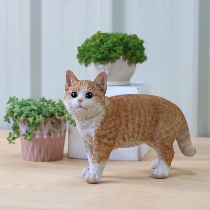 置物 猫 動物 かわいい 歩くビスケットとら白猫 ネコ 横幅26cm woobia
