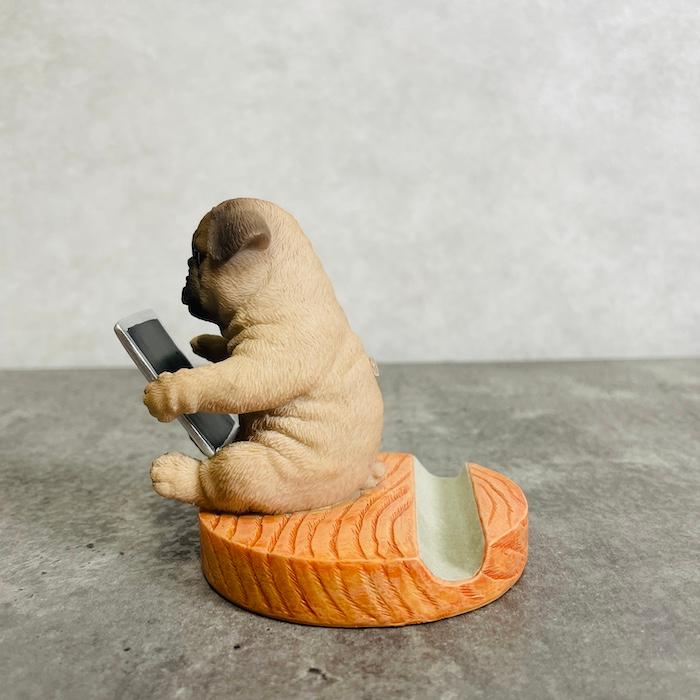 スマホスタンド 卓上 犬 おもしろ 動物 タブレットを見るパグ イヌ 置物 かわいい おしゃれ 写真立て スマホホルダー woobia ウービア |  | 05