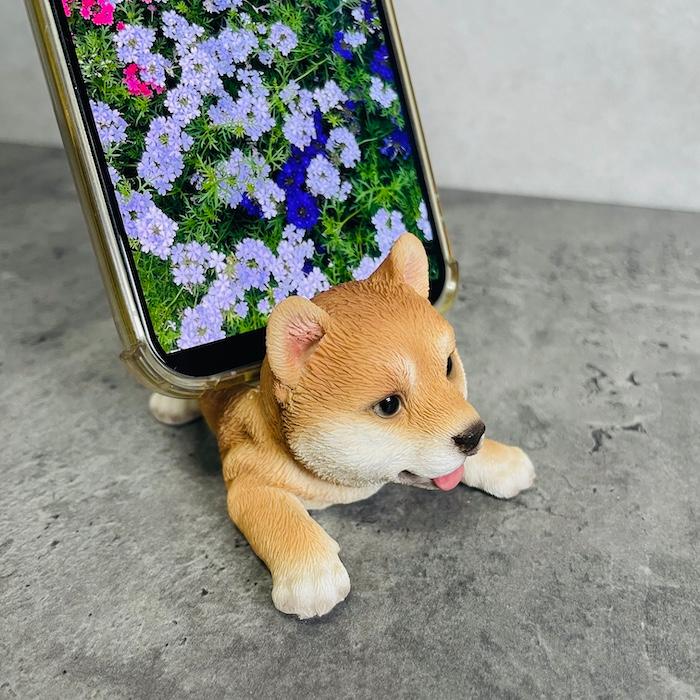 スマホスタンド 卓上 犬 おもしろ 動物 寝そべる柴犬 イヌ 置物 かわいい おしゃれ 写真立て スマホホルダー woobia ウービア |  | 02