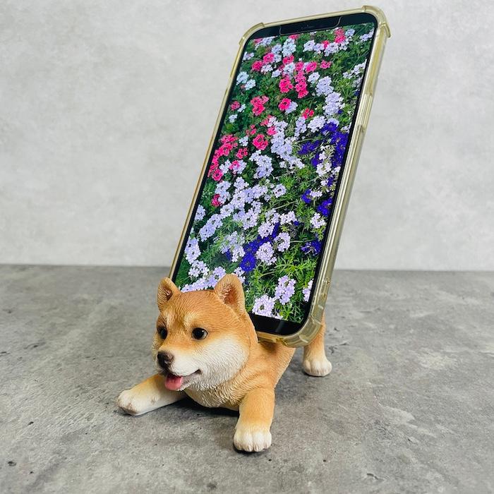 スマホスタンド 卓上 犬 おもしろ 動物 寝そべる柴犬 イヌ 置物 かわいい おしゃれ 写真立て スマホホルダー woobia ウービア |  | 03