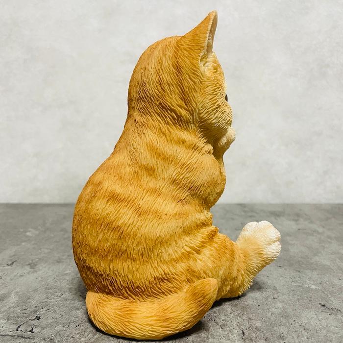 WOOBIA（ウービア） 置物 猫 かわいい 動物 玄関 頬杖をつく茶トラ猫