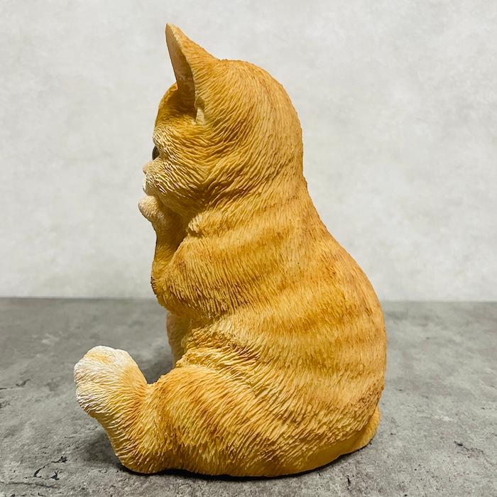 置物 猫 かわいい 動物 玄関 頬杖をつく茶トラ猫 じゃれる茶トラ子猫