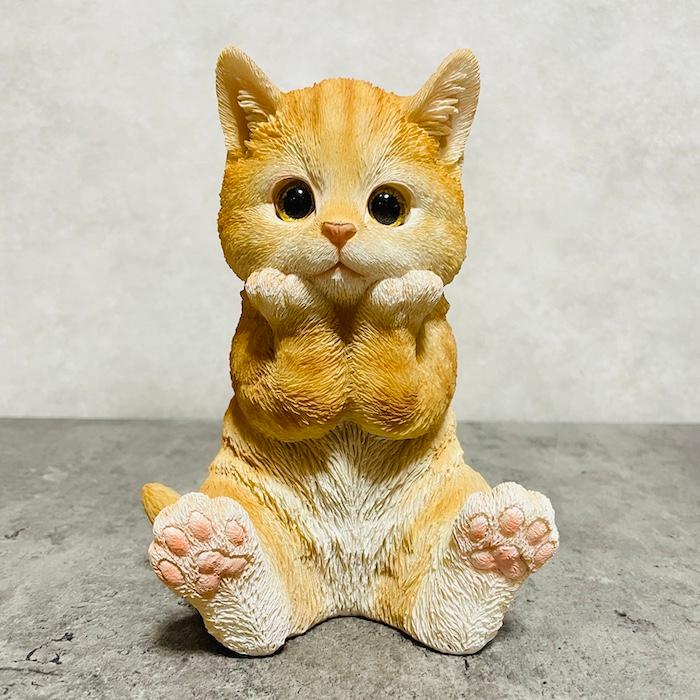 置物 猫 かわいい 動物 玄関 頬杖をつく茶トラ猫 じゃれる茶トラ子猫