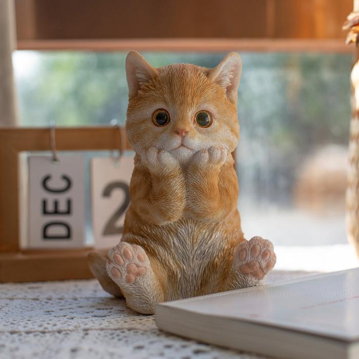 置物 猫 かわいい 動物 玄関 頬杖をつく茶トラ猫 じゃれる茶トラ子猫