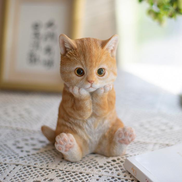 置物 猫 かわいい 動物 玄関 頬杖をつく茶トラ猫 じゃれる茶トラ子猫