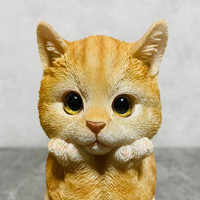 置物 猫 かわいい 動物 玄関 頬杖をつく茶トラ猫 じゃれる茶トラ子猫