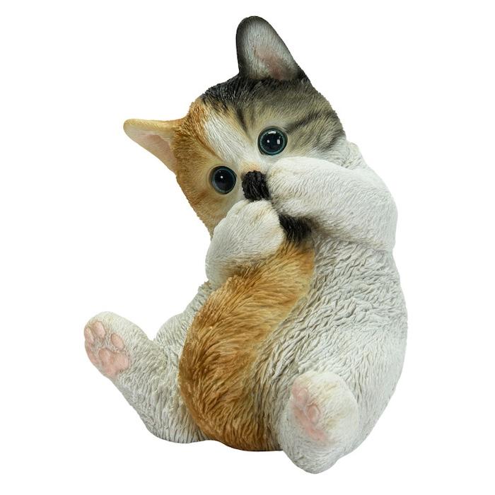 置物 動物 かわいい しっぽで遊ぶ三毛猫 ネコ 高さ17.8cm woobia おしゃれ 大きい 玄関 インテリア ガーデン オブジェ |  | 01
