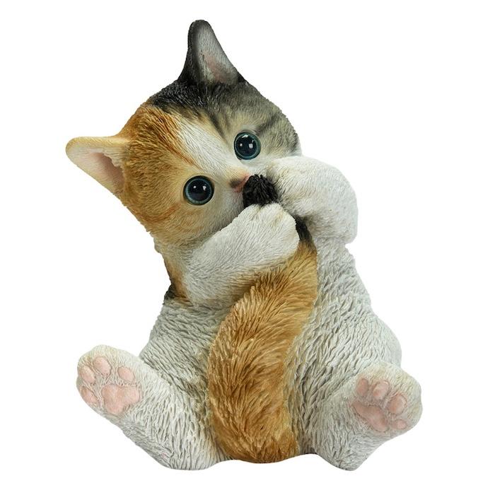 置物 動物 かわいい しっぽで遊ぶ三毛猫 ネコ 高さ17.8cm woobia おしゃれ 大きい 玄関 インテリア ガーデン オブジェ |  | 06