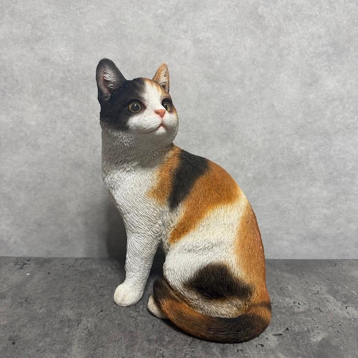 ネコ 置物 猫 動物 かわいい 振り返る三毛猫 大 ネコ 高さ26.3cm woobia