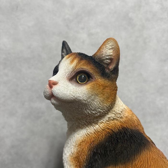 置物 猫 動物 かわいい 振り返る三毛猫 大 ネコ 高さ26.3cm woobia