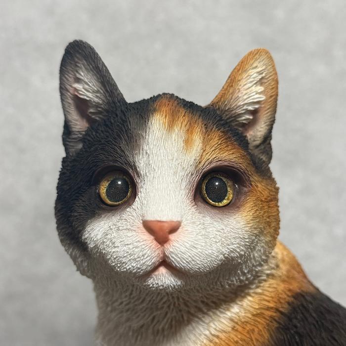 置物 猫 動物 かわいい 振り返る三毛猫 大 ネコ 高さ26.3cm woobia