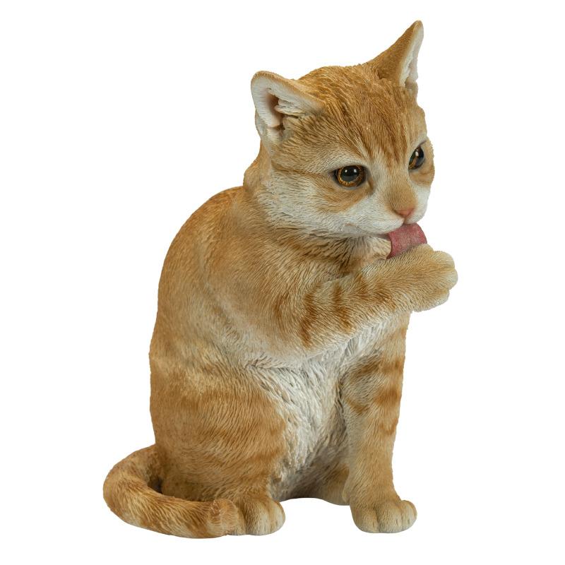 置物 猫 動物 かわいい 前足をなめる茶トラ猫 ネコ 高さ24cm woobia