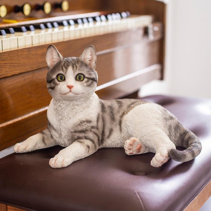 置物 猫 動物 かわいい 横座りサバトラ白猫 ネコ 高さ19.5cm 置物 猫 動物 かわいい 横座りサバトラ白猫 ネコ 高さ19.5cm