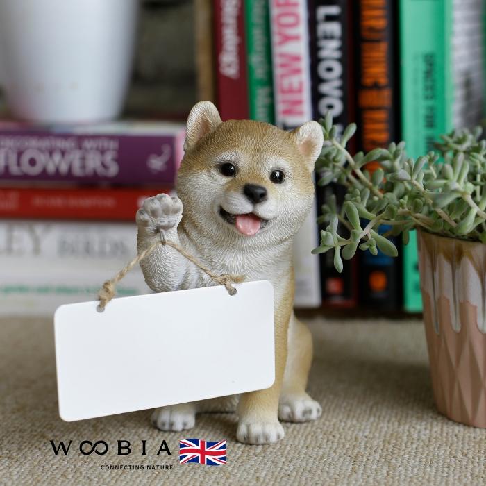 置物 犬 かわいい 動物 玄関 右手でボードを持つ柴犬 おしゃれ