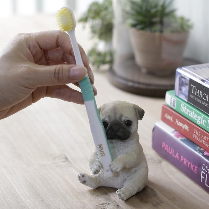 置物 犬 かわいい 動物 玄関 パグの歯ブラシ立て リアル インテリア ガーデンオーナメント woobia ウービア |  | 01