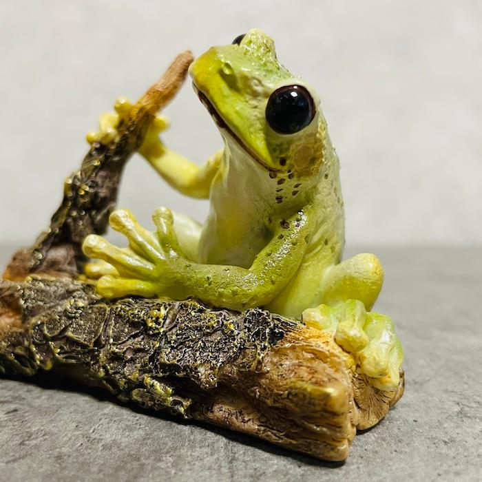 WOOBIA（ウービア） カエル 置物 かわいい 名刺立て 蛙 縁起物 風水