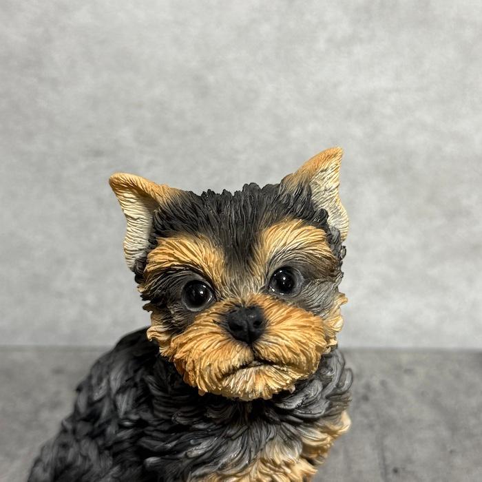 ハンドメイド 木彫り 手彫り ヨークシャーテリア 一点物 インテリア オブジェ 犬 置物 おしゃれ 頭を上げるヨークシャーテリア かわいい 動物