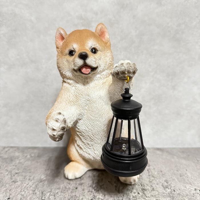置物 犬 動物 ソーラーランプを左手で持ち上げる柴犬 グッズ 高さ28.5cm woobia おしゃれ 玄関 インテリア ガーデン かわいい オブジェ |  | 03