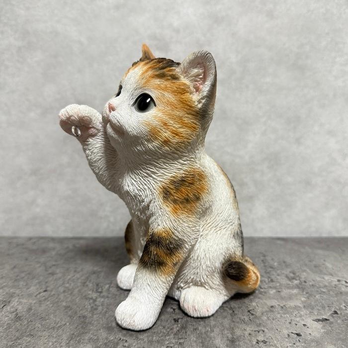 猫の置物 ソーラーランプを右手で持ち上げる三毛猫 高さ17cm woobia かわいい動物 おしゃれなインテリア |  | 13