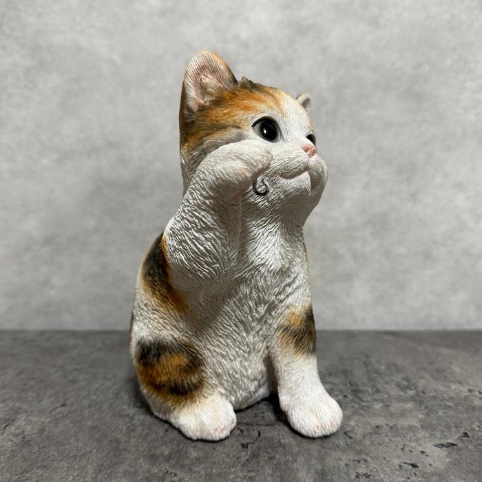 猫の置物 ソーラーランプを右手で持ち上げる三毛猫 高さ17cm woobia かわいい動物 おしゃれなインテリア |  | 12