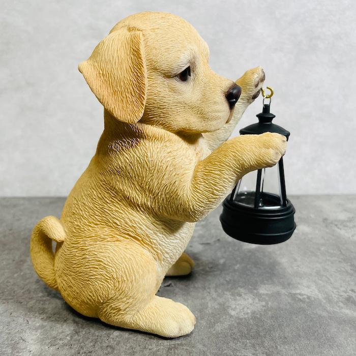 置物 犬 かわいい 動物 ソーラーランプを左手で持ち上げるラブラドールレトリバー おしゃれ 庭 インテリア woobia ウービア |  | 03