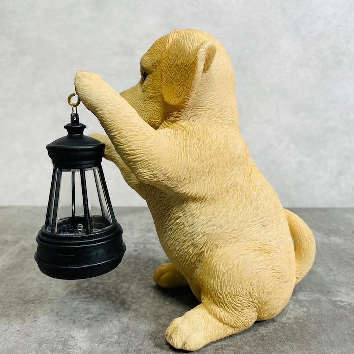 置物 犬 かわいい 動物 ソーラーランプを左手で持ち上げるラブラドールレトリバー おしゃれ 庭 インテリア woobia ウービア |  | 04