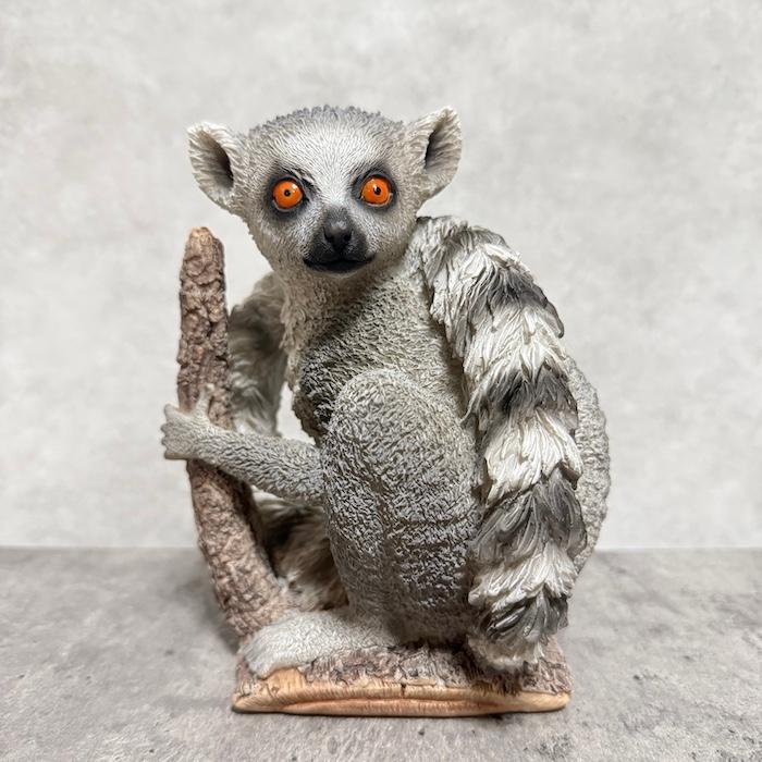 動物　置物 置物動物 キツネザル 高さ16cm おしゃれ 大きい 玄関 インテリア 庭