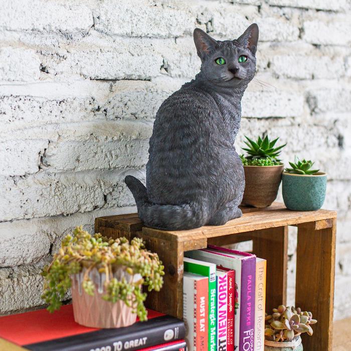 置物 猫 動物 振り向くロシアンブルー ネコ 高さ30cm woobia おしゃれ