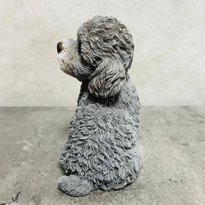 WOOBIA（ウービア） 置物 犬 かわいい 動物 玄関 振り返るトイプードル