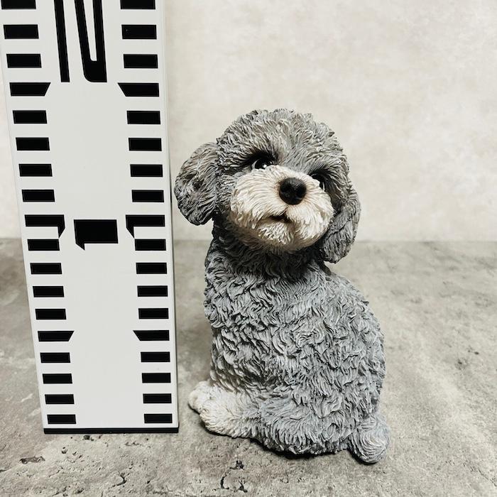 WOOBIA（ウービア） 置物 犬 かわいい 動物 玄関 振り返るトイプードル