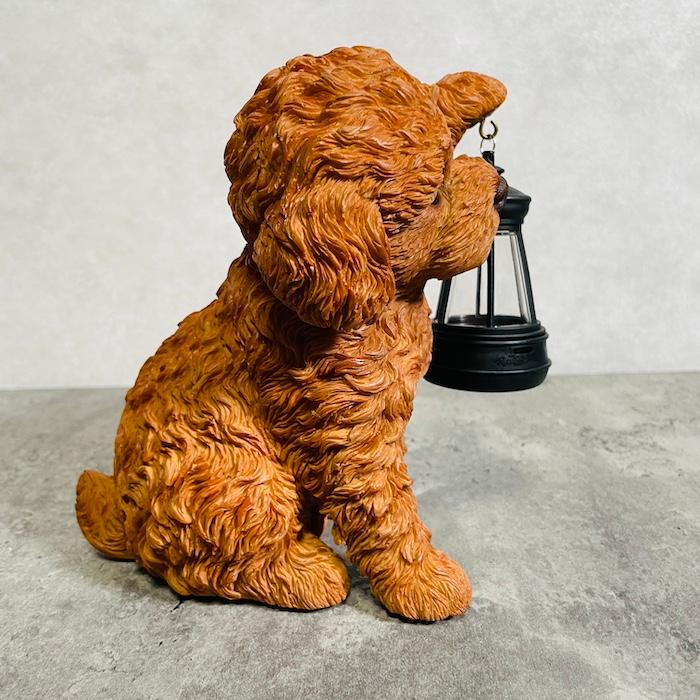 置物 犬 かわいい 動物 玄関 ソーラーランプを左手で持ち上げるトイプードル ブラウン おしゃれ ガーデン woobia ウービア |  | 04