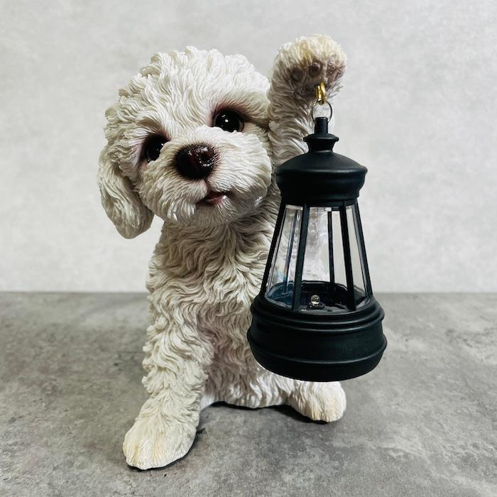 置物 犬 かわいい 動物 玄関 ソーラーランプを左手で持ち上げるトイプードル ホワイト おしゃれ ガーデン woobia ウービア |  | 03