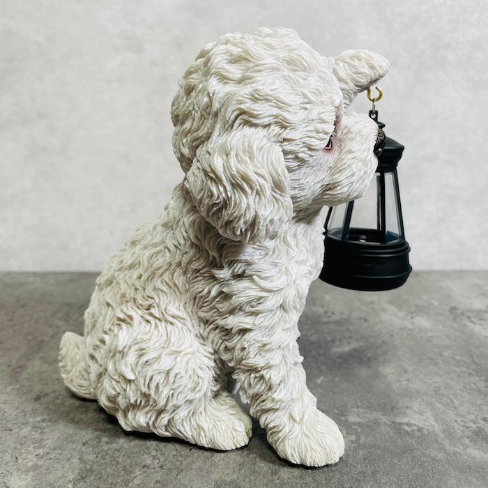 置物 犬 かわいい 動物 玄関 ソーラーランプを左手で持ち上げるトイプードル ホワイト おしゃれ ガーデン woobia ウービア |  | 05