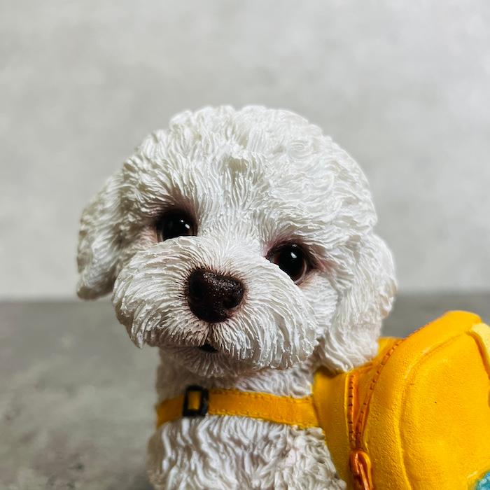 置物 犬 かわいい 動物 玄関 リュックを背負う 白いトイプードル貯金箱