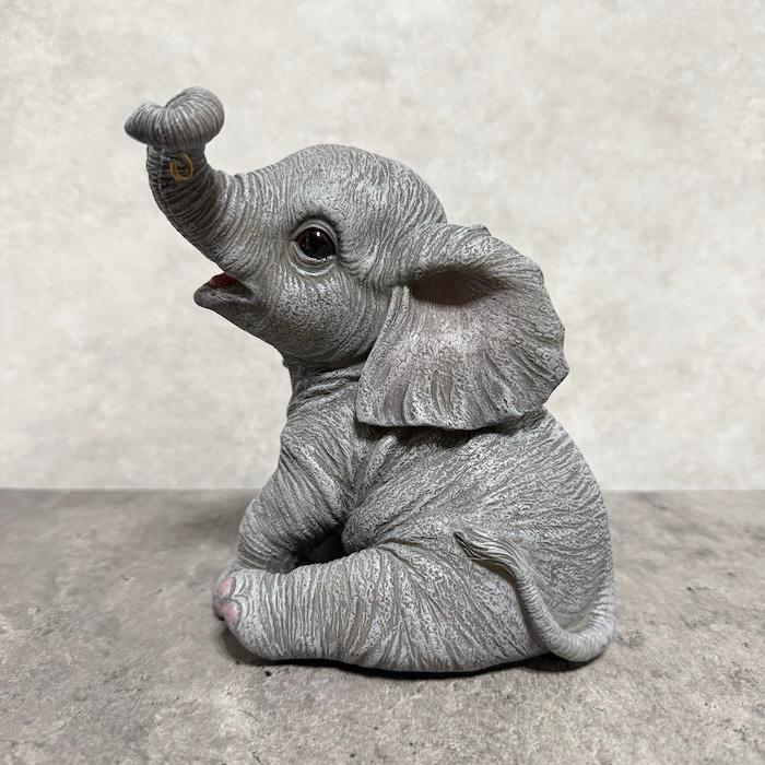 象の置物 ソーラーランプを鼻で持ち上げる赤ちゃんゾウ 高さ15.3cm 縁起物 風水 woobia おしゃれ 大きい 玄関インテリア |  | 08