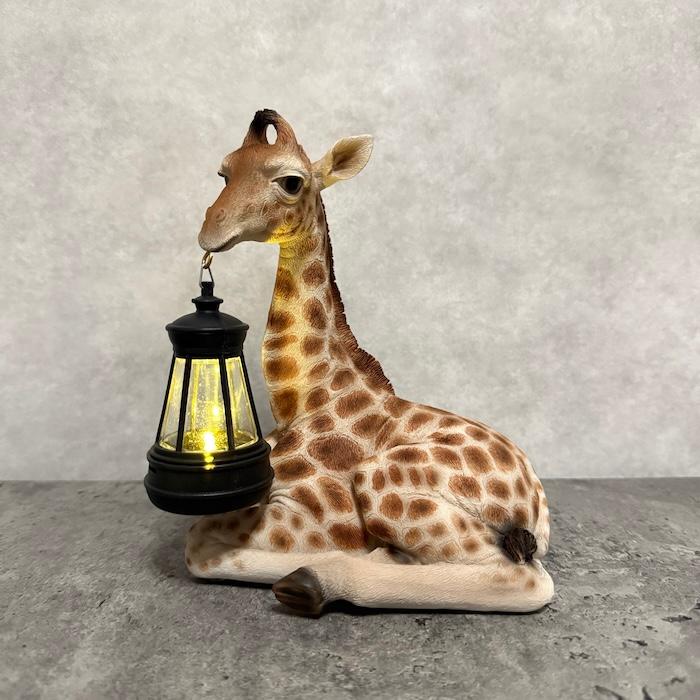 動物の置物 ソーラーランプを口でくわえるキリン 高さ18cm 縁起物 風水 woobia おしゃれ 玄関インテリア 庭 ガーデン かわいいオブジェ |  | 02