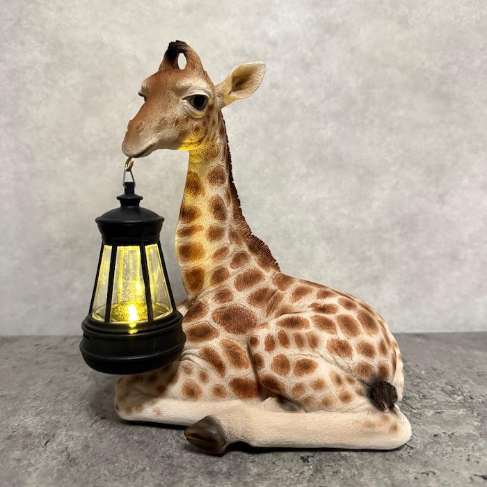 動物の置物 ソーラーランプを口でくわえるキリン 高さ18cm 縁起物 風水 woobia おしゃれ 玄関インテリア 庭 ガーデン かわいいオブジェ |  | 04