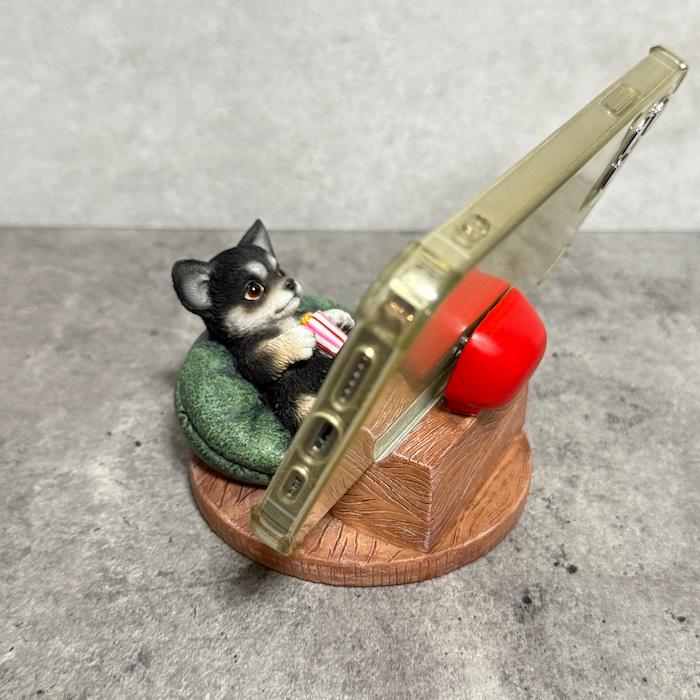スマホスタンド 卓上 おもしろ 犬 動物 テレビを見るチワワ かわいい置物 おしゃれ スマホホルダー woobia |  | 02