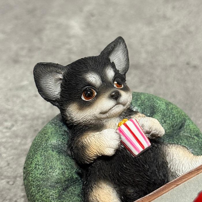 スマホスタンド 卓上 おもしろ 犬 動物 テレビを見るチワワ かわいい置物 おしゃれ スマホホルダー woobia |  | 06