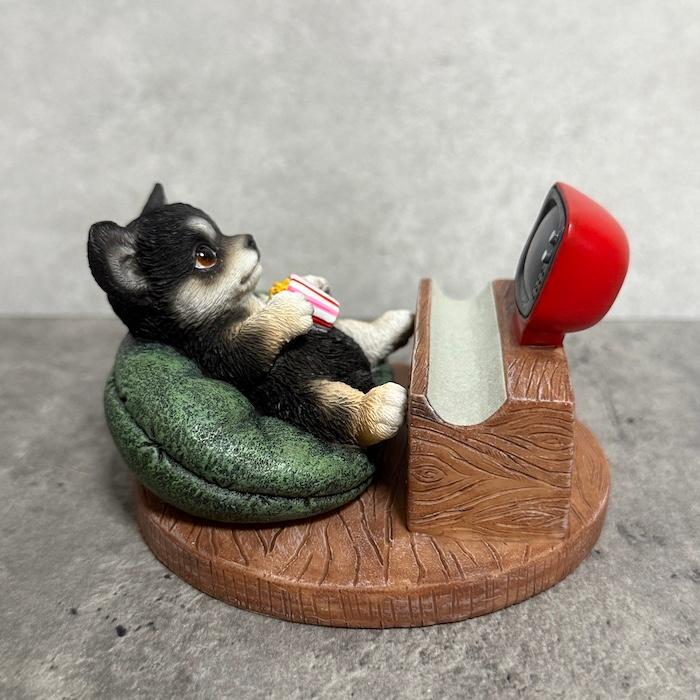 スマホスタンド 卓上 おもしろ 犬 動物 テレビを見るチワワ かわいい置物 おしゃれ スマホホルダー woobia |  | 09