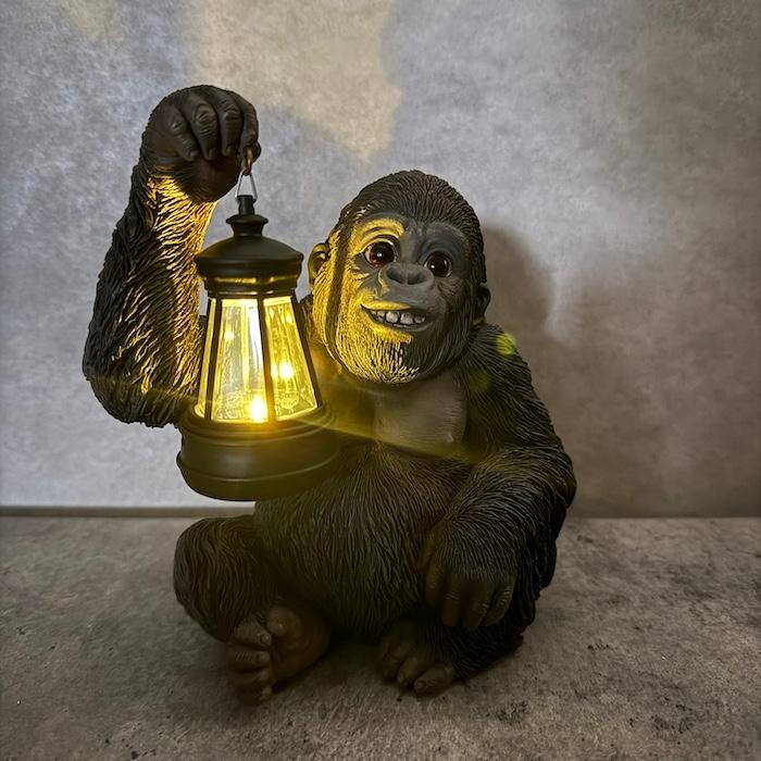 置物 かわいい 動物 玄関 ソーラーランプを右手で持ち上げる黒ゴリラ おしゃれ インテリア ガーデンオーナメント woobia ウービア |  | 02
